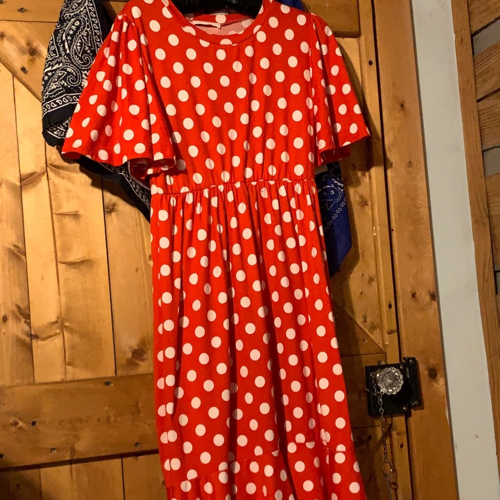 Women’s M Long. Red& White Dress.